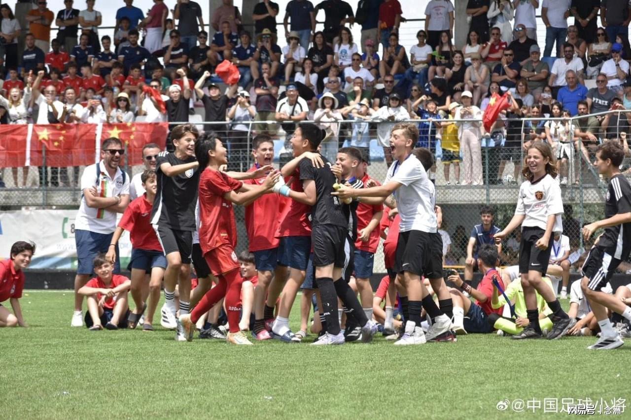 皇家西班牙人足球俱乐部通过其上海足球学院深化国际布局'>
                                        </a>
                                      </li> <li class='hiSlider-item td-dynamic-news-card'>
                                        <a href=