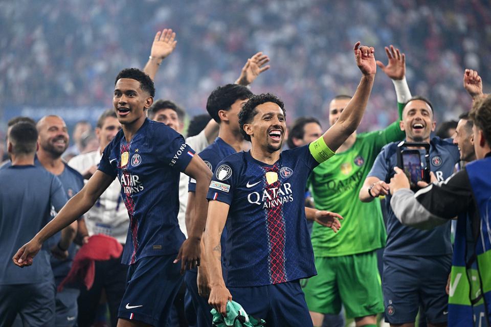 ESPN记者：皇马为琼阿梅尼标价9000万欧，今夏或出售他；邮报：曼联未来数月可能会和B费进行新合同谈判'>
                                        </a>
                                      </li> </ul>
            </div>
        </div>

        <div class=